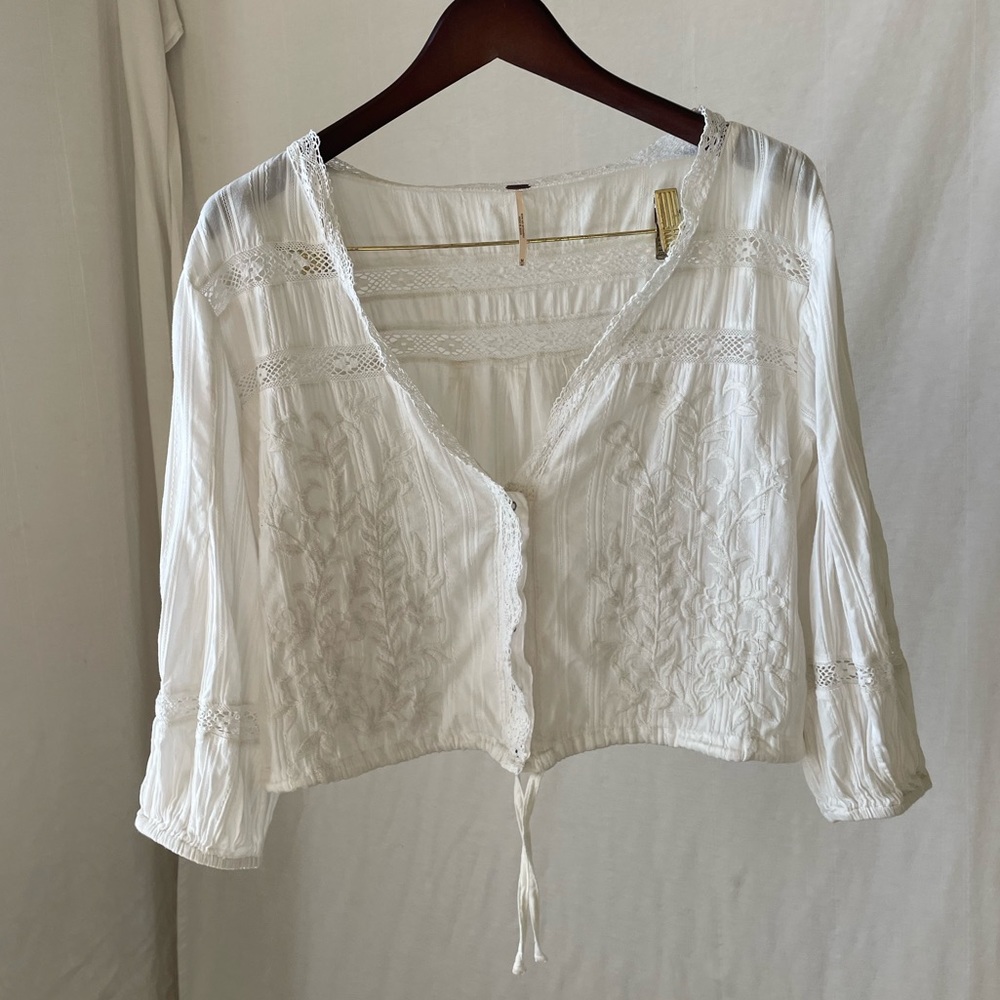Free people size Medium, super cute white top.